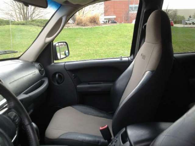 2004 Jeep Liberty 4dr Sport 4WD SUV